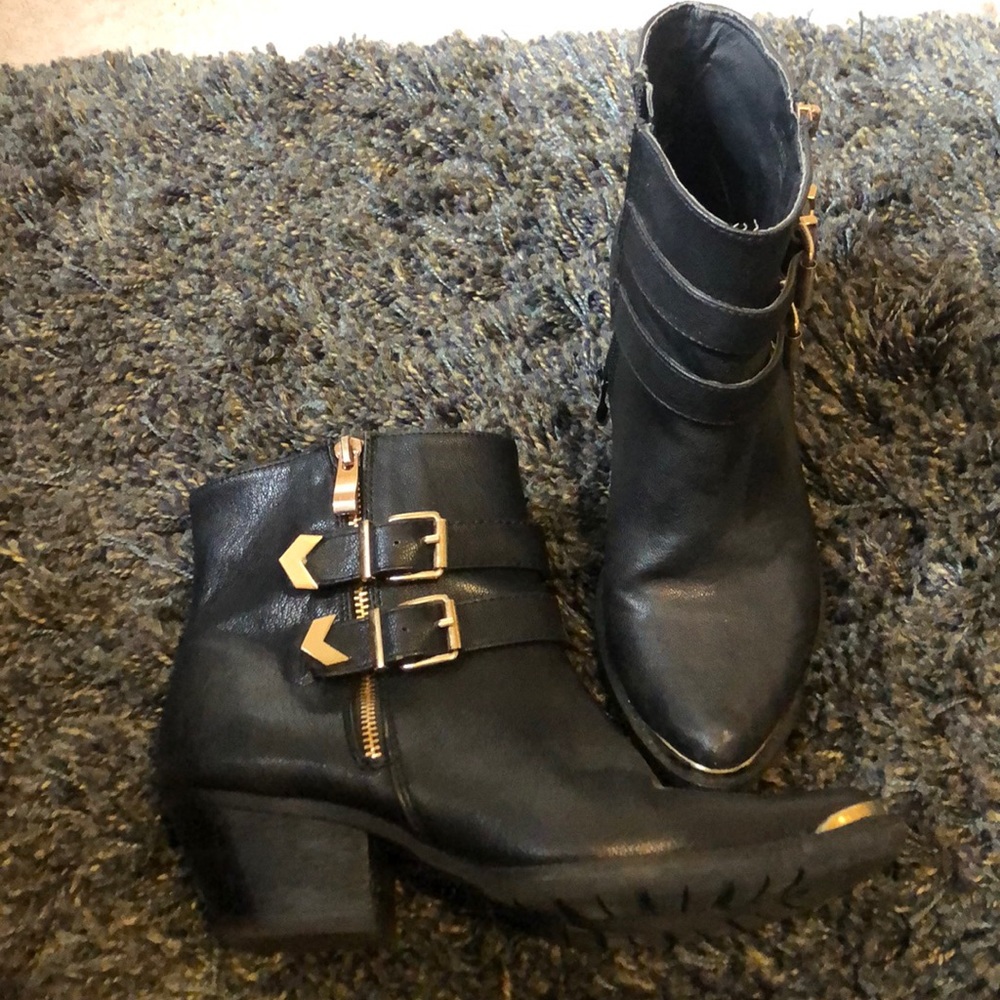 Gold plate toe Black boots. Good condition.